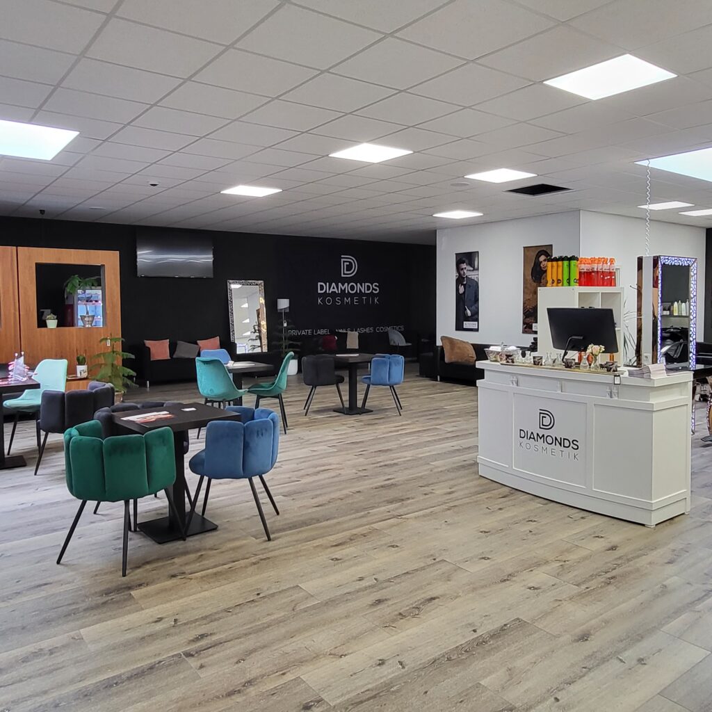 Wartebereich im besten Friseursalon Barbershop Diamonds Kosmetik in Kerpen