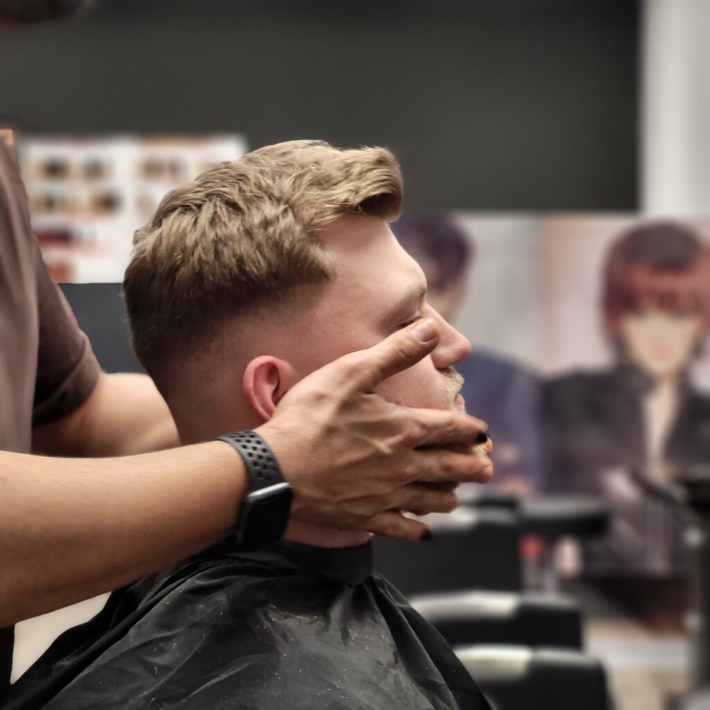 Bester Barbier Friseursalon Bartpflege Haarpflege Diamonds Kosmetik Kerpen