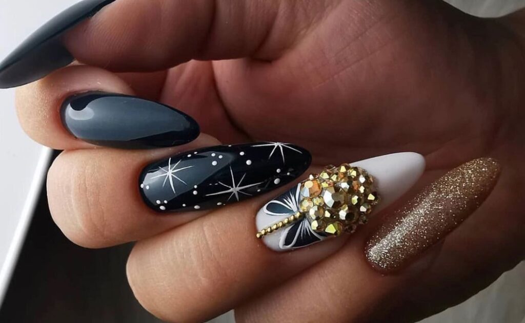 Elegantes Nageldesign für die Festtage bei Diamonds Kosmetik in Kerpen und Frechen