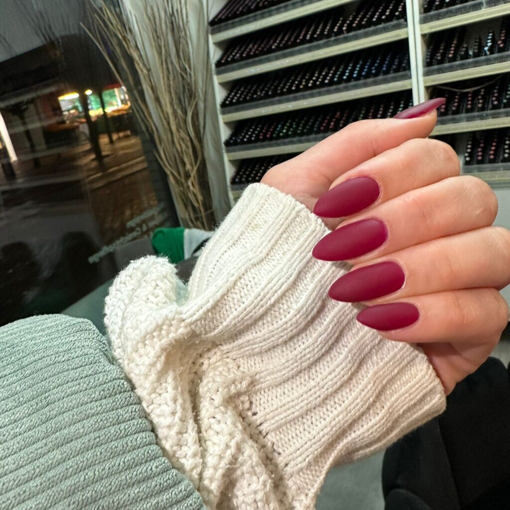 Klassische Nageldesing Rote Nägel Kerpen Frechen